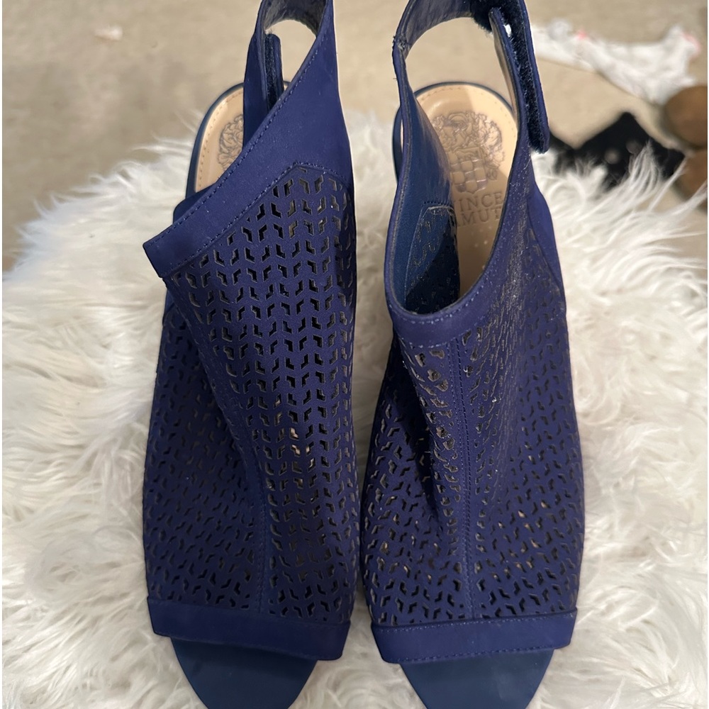 Vince Camuto Perforated Leather
Sandals - Dastana Size 9.5 Blue Suede - Picture 3 of 11